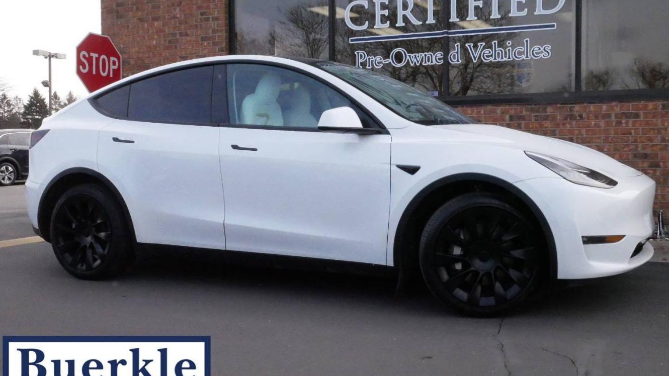 TESLA MODEL Y 2022 7SAYGDEE6NF437751 image